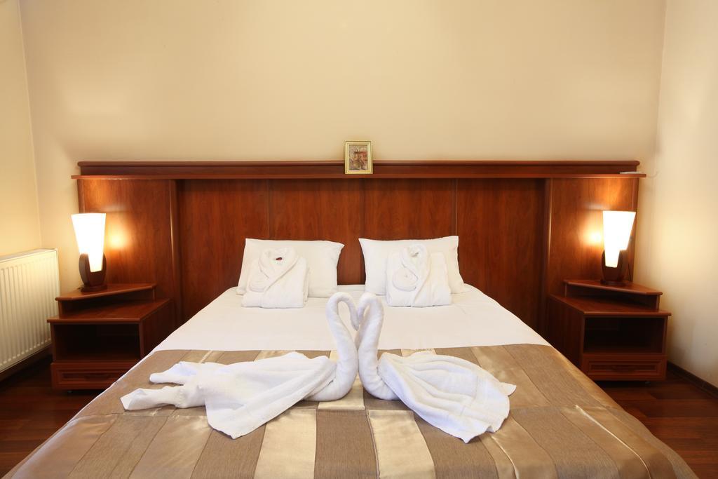 Astoria Hotel Tbilisi ภายนอก รูปภาพ